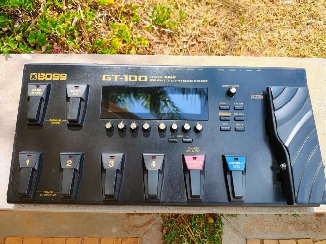 Pedaleira Boss GT 100