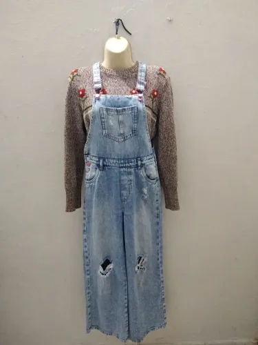 Jardineira longa jeans destroyed