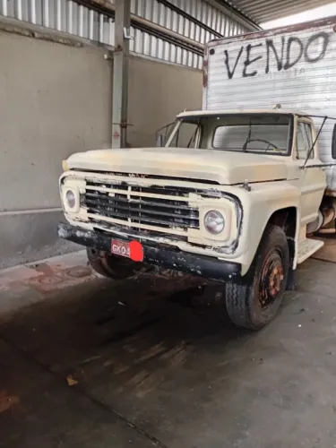 Caminhão Ford F12000
