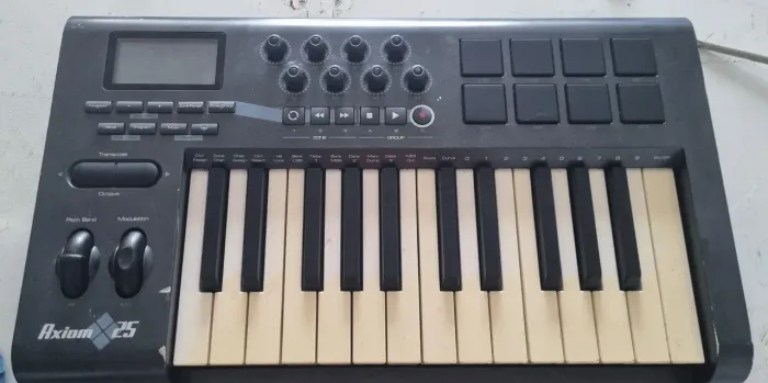 Controladora Produção Musical M-Audio Axiom 25
