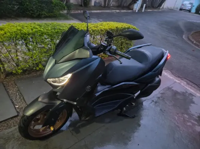 XMAX 250 U.Dono + Acessórios, estado de ZERO