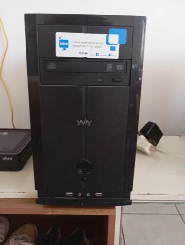 Vende-se Computador PC Completo CPU/Monitor/Teclado/Mouse e Cabos