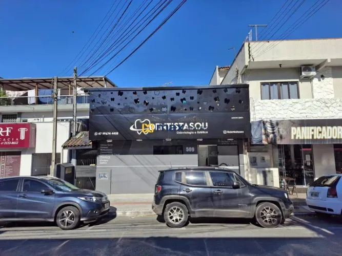 Prédio com 07 lofts e 1 sala comercial próximo ao Balneário Camboriú Shopping