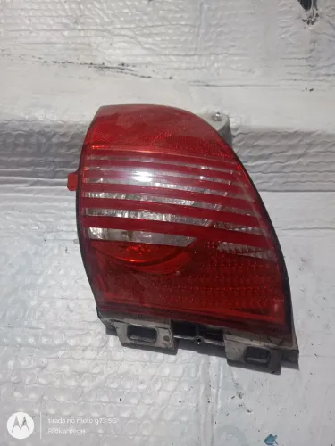 Lanterna traseira Peugeot 2008 parachoque