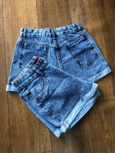 Shorts Jeans Feminino com Detalhes