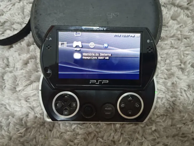 Playstation Portátil PSP GO 16gb Desbloqueado- defeito no analógico