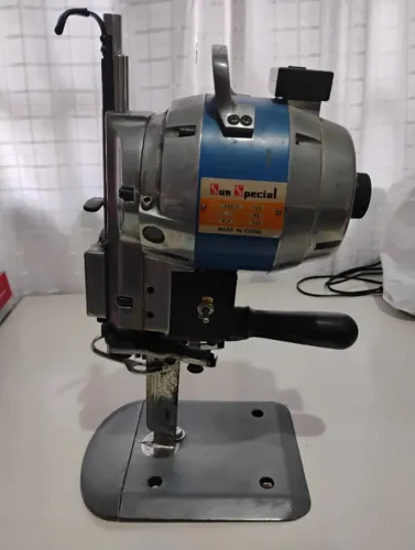 Máquina de corte de tecidos