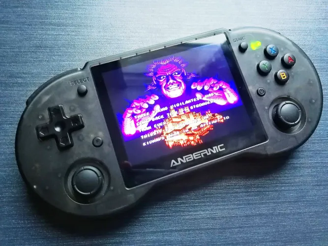 Vídeo Game Portátil Anbernic RG353P - Roda Nintendo, DS, PS1, PSP - Cartão SD C/ Jogos