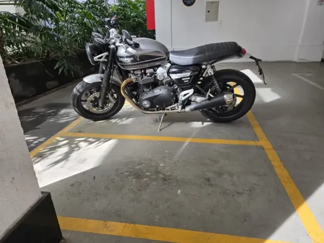 Triumph Speed Twin 1200 2020 só 8.000km.