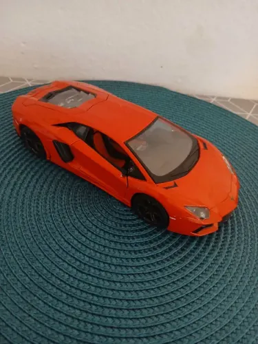 Lamborghini Aventador Miniatura1/24