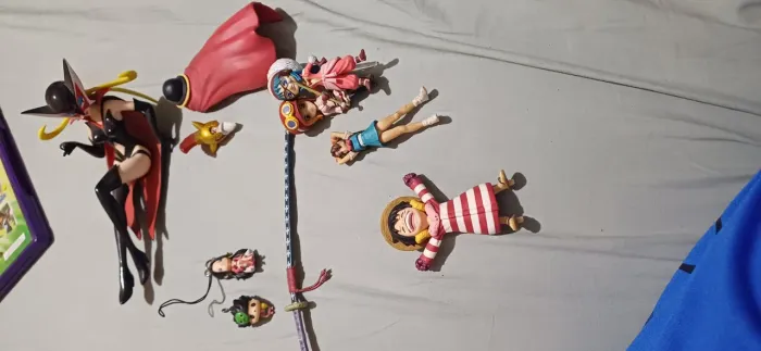 Lote figures diversas