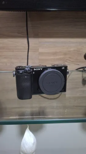 Câmera Sony a6000 + lente 35mm