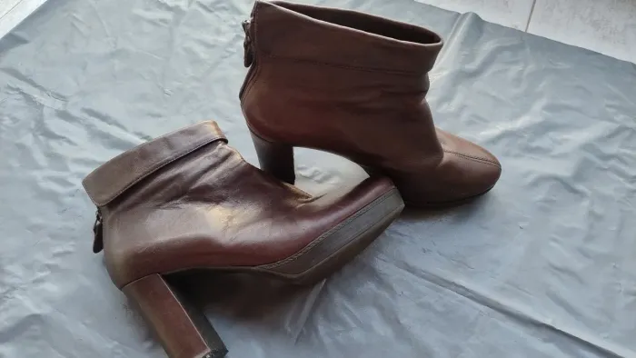 Bota couro n. 38 cano curto marrom 