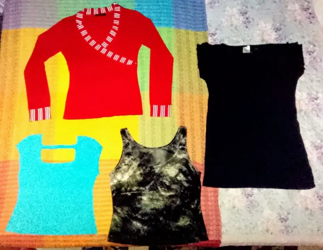 LOTE 20 PEÇAS FEM. TAM.P (BLUSINHAS CAMISETAS) Ler descrição...