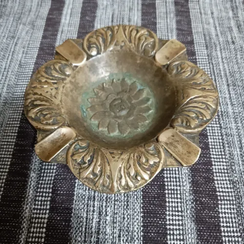 Cinzeiro antigo em bronze