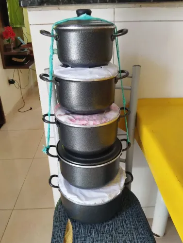 Conjunto de panelas de alumínio craqueada