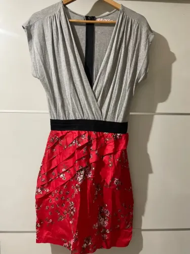 Vestido cinza/ vernelho - Karamello