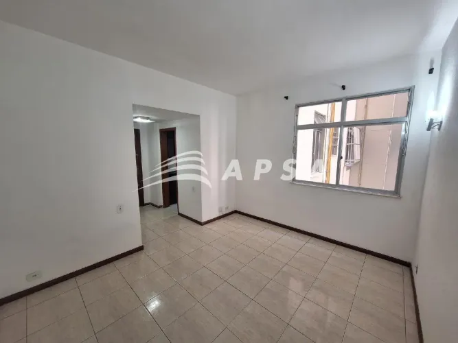 EM UM DOS ENDEREÇOS MAIS CHARMOSOS DE COPACABANA, NA RUA GASTÃO BAHIANA, ENCONTRA-SE ESTE