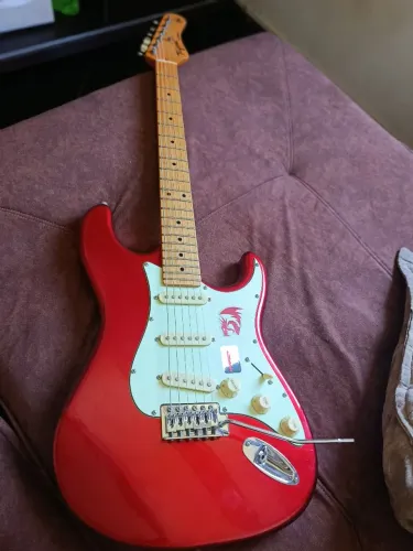 Guitarra Tagima Tw530 Stratocaster blindada e regulada corda 0.10