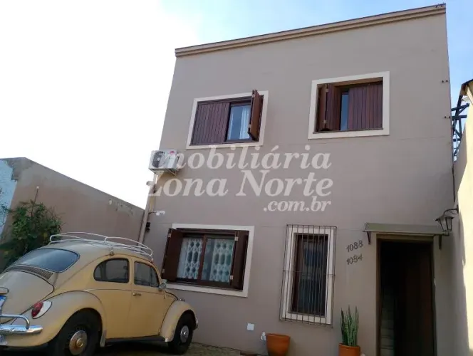 Casa c/ 5 dormitórios + 2 vagas, localizada nas proximidades da Imobiliária Zona Norte. Sã
