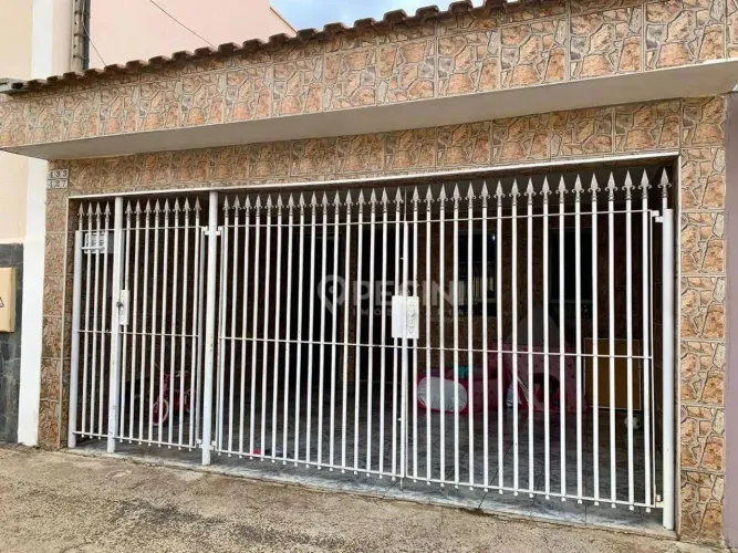 Casa com 3 quartos em Ajapi.