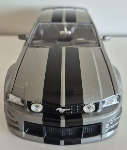 Miniatura Mustang GT, 2006
