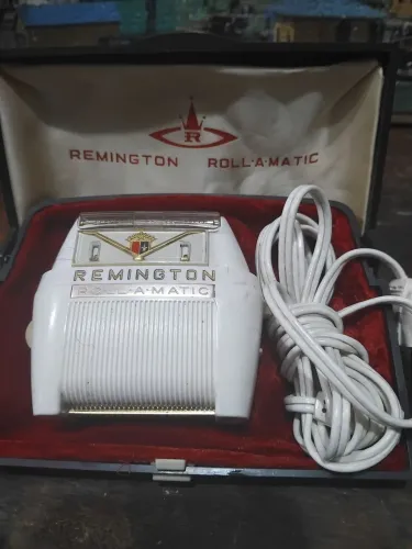 Barbeador Remington Rollamatic antigo.