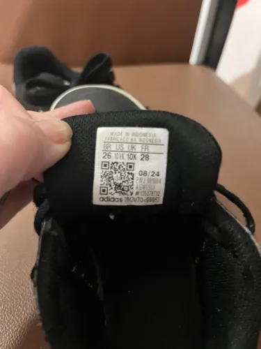 Tênis e chinelo infantil adidas 26