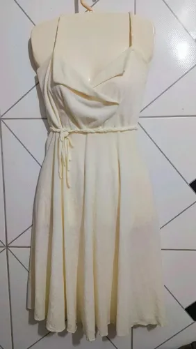 Lindo vestido Marfim