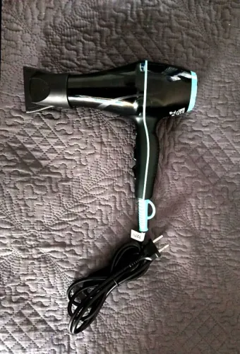 Secador de cabelo preto e azul