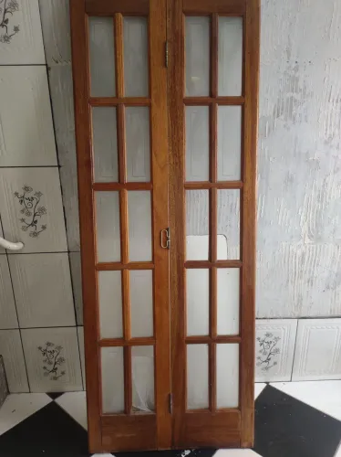 Porta camarão de madeira com vidro - Segurança e estilo para sua casa