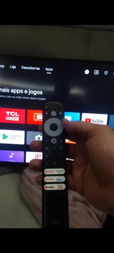 TV TCL 43" tela com uma leve mancha . Led recém trocados. Não sai som