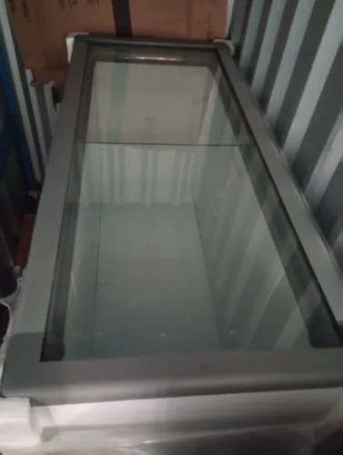 Freezer horizontal, Fricon, com tampa de vidro dupla, 220 v. Oportunidade única.