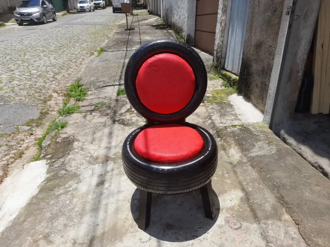 Poltrona de pneu com almofadas faço por encomenda