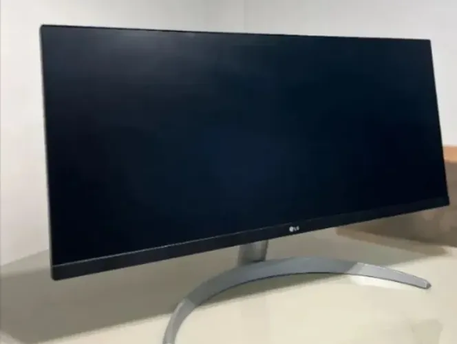 Monitor LG UltraWide 29WL500-B 29? IPS ? Liga Normal / Tela Quebrada