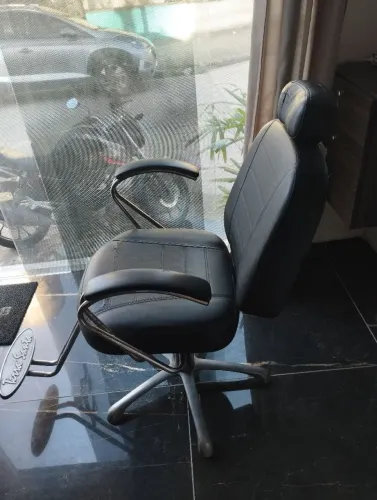 Vendo cadeira de barbeiro muito top toda filé