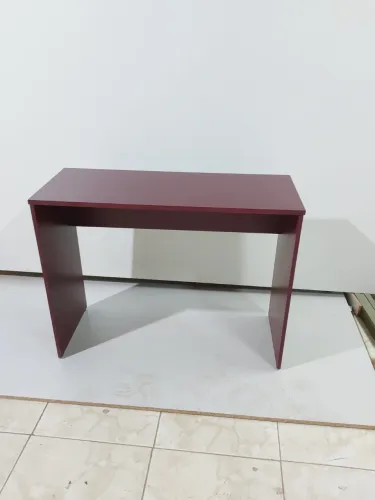 Mesa Escrivaninha em MDF laqueado cor vinho