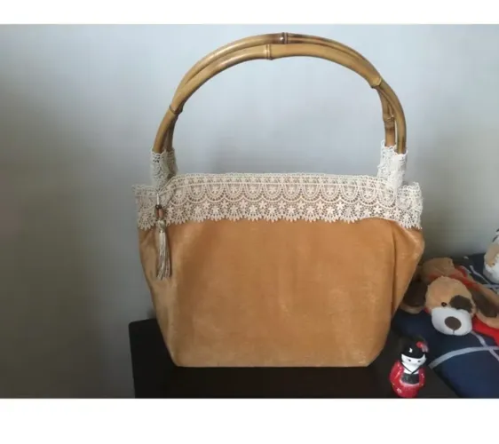 Bolsa Artesanal Boho Vintage Veludo com Alça de Bambu (Nova/Exclusiva)