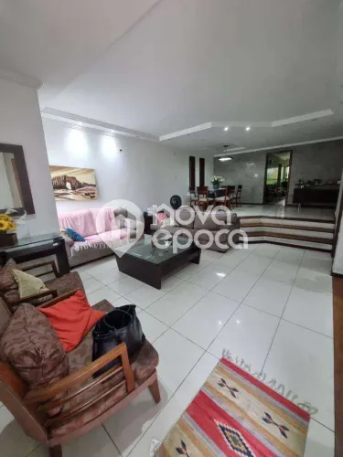 Jardim Vinte e Cinco de Agosto | Casa 5 quartos, sendo 4 suites