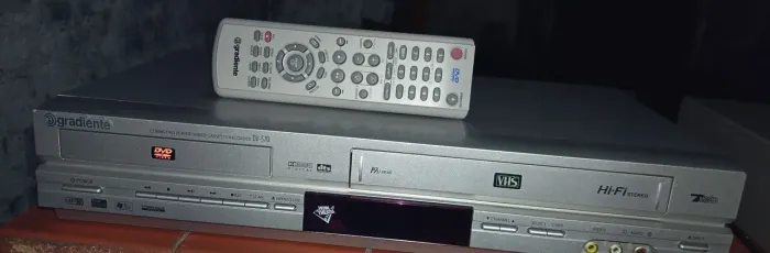 DVD e videocassete Gradiente DV-570