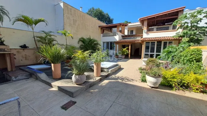 Casa à Venda Planalto Paulista 3 Dormitórios, 6 Vagas, Amplo Quintal, 10 x 43
