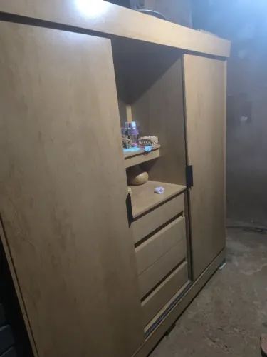 Guarda roupa e beliche com colchão
