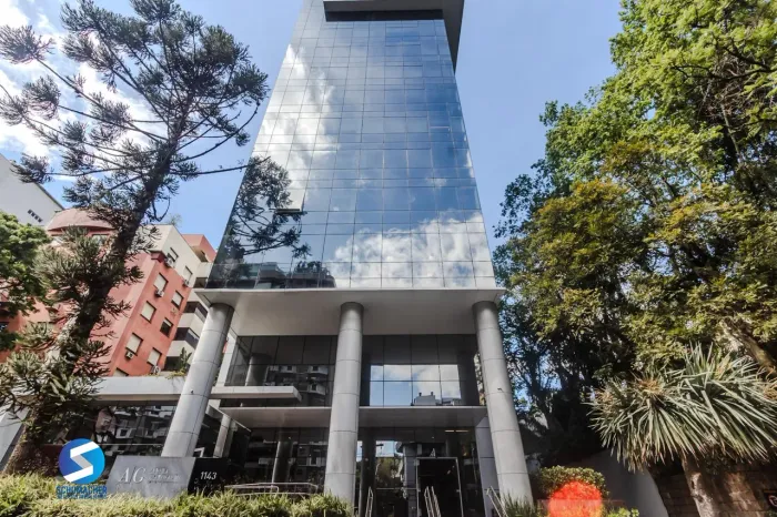 Sala comercial com 33m², localizada no bairro Mont Serrat em Porto Alegre/RS.