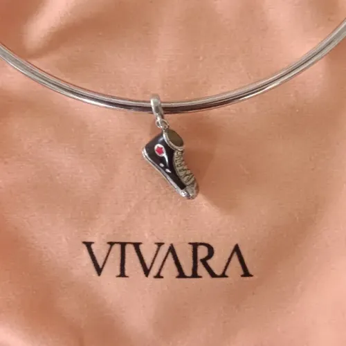 Pingente Berloque Tênis original da Vivara