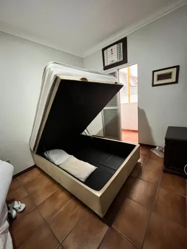 Cama Box Baú Colchão Casal Molas Ensacadas City Pillow Top 138x188x64cm Branco e Bege Hell
