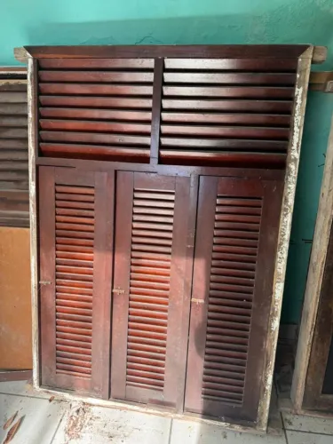 Janela veneziana de Ipê maciço 1,00 x 1x40