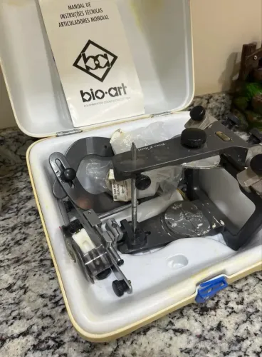 Articulador semi-ajustável