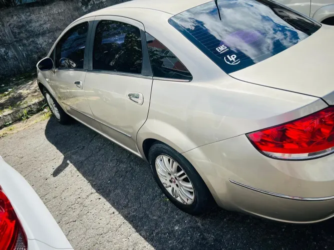 Fiat Linea Essence Dualogic 1.8 Flex 16V 4P 2013
