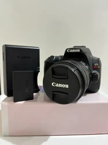 Canon EOS Rebel SL3 + lente 18-55mm