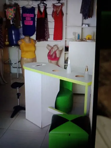 Vendo mesa de manicure em MDF 